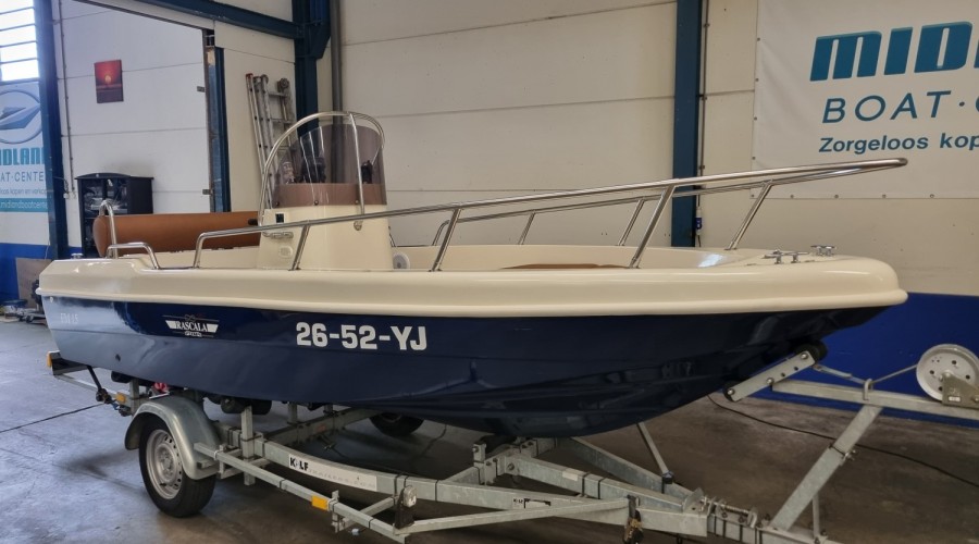 Rascala FM 15 met 40pk 4-takt EFI en trailer (z&eacute;&eacute;r netjes!)